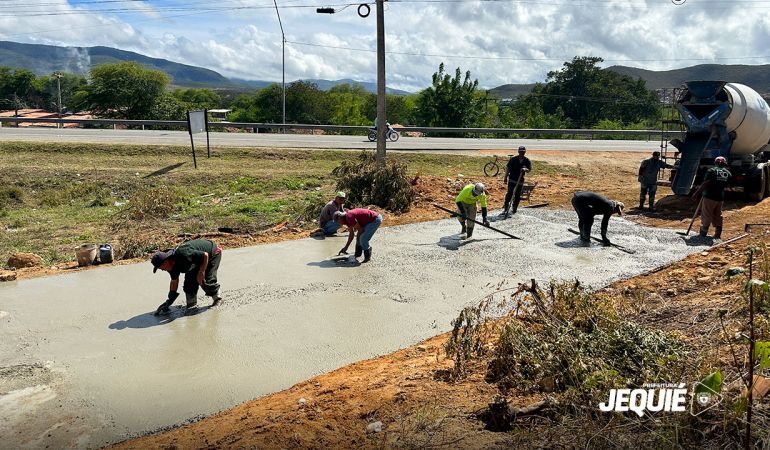 Prefeitura segue com pavimentação e contempla novas vias públicas dos bairros KM 4, São Judas Tadeu e Parque das Algarobas